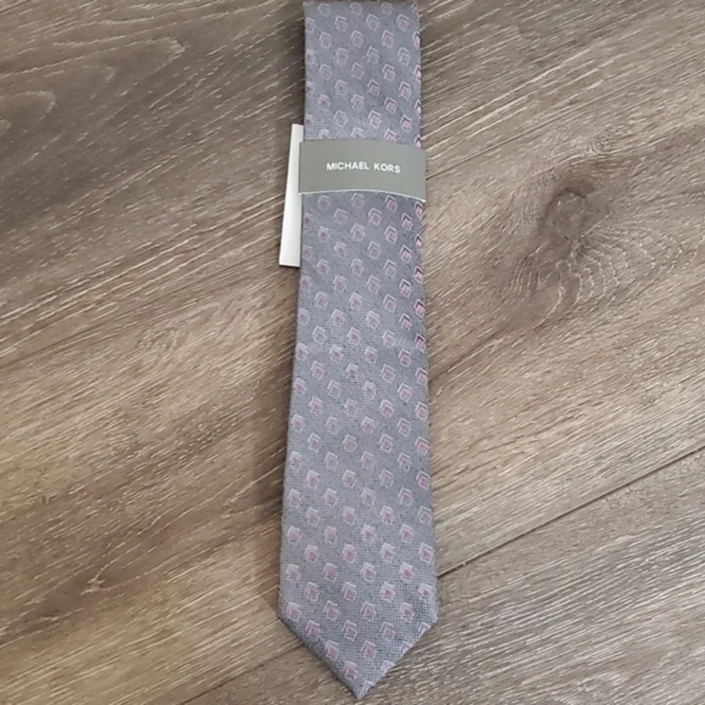 Michael KORS Gray & Pink / Purple Asymmetrical Square‎ Tie NWT